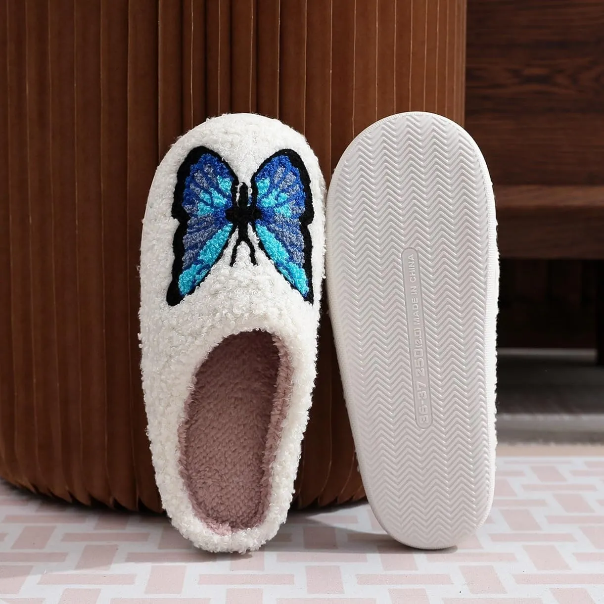 Fun and Loving Slippers Valentine's Day Style Women's & Men's Comfortable Memory Foam Slippers Fluffy and Soft Memory Foam Retro Indoor and Outdoor Home Couple Shoes
