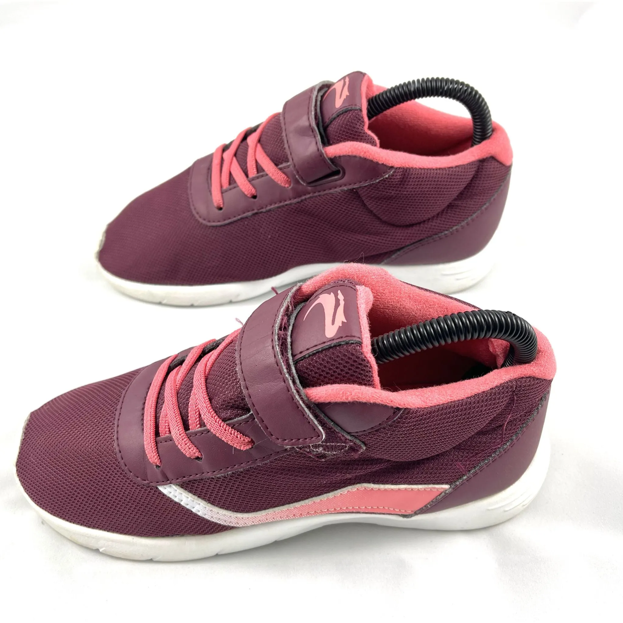 Graceland Excellent Maroon Sneakers