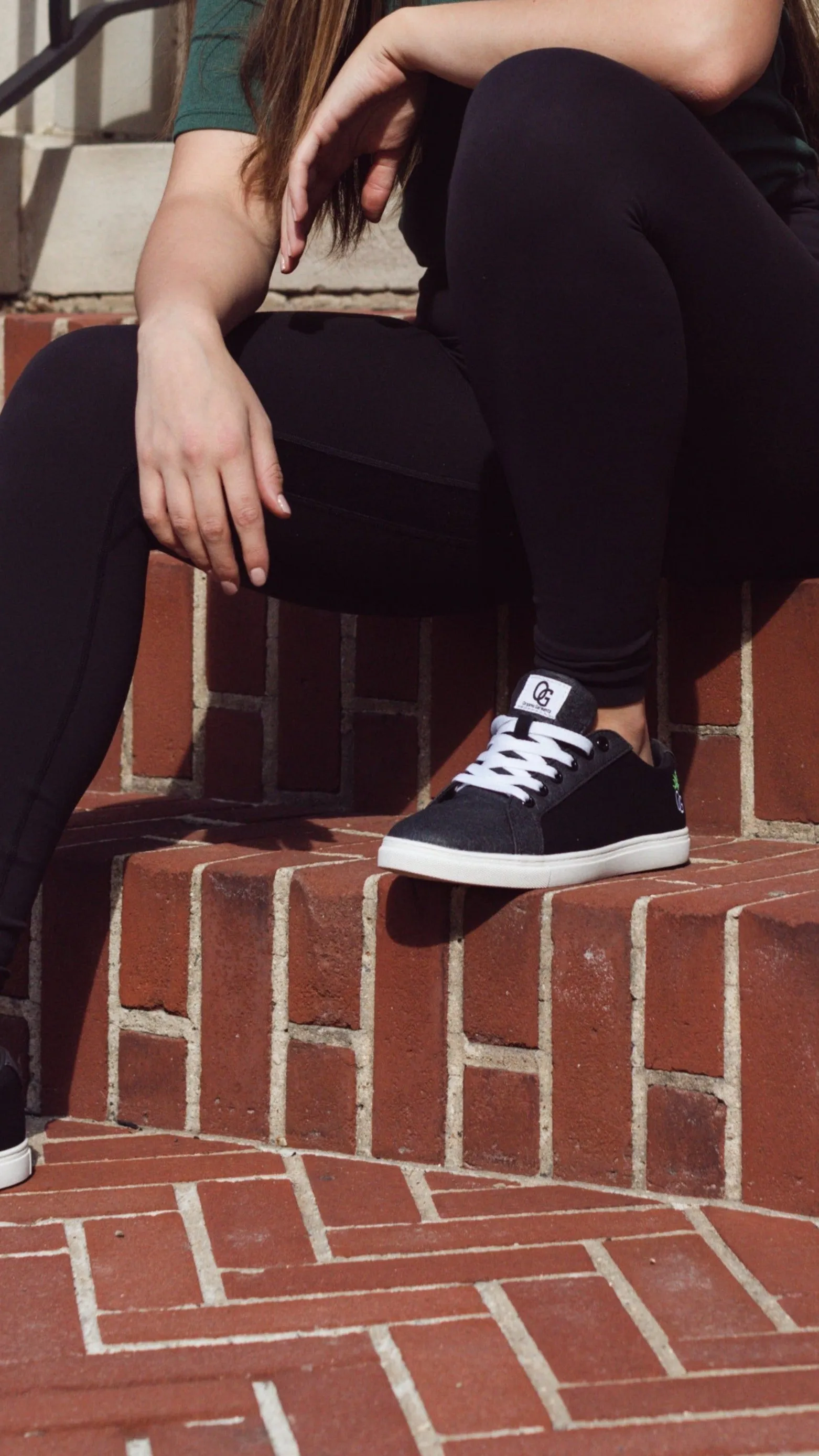 OG Pineapple Low Top Sneaker BLACK