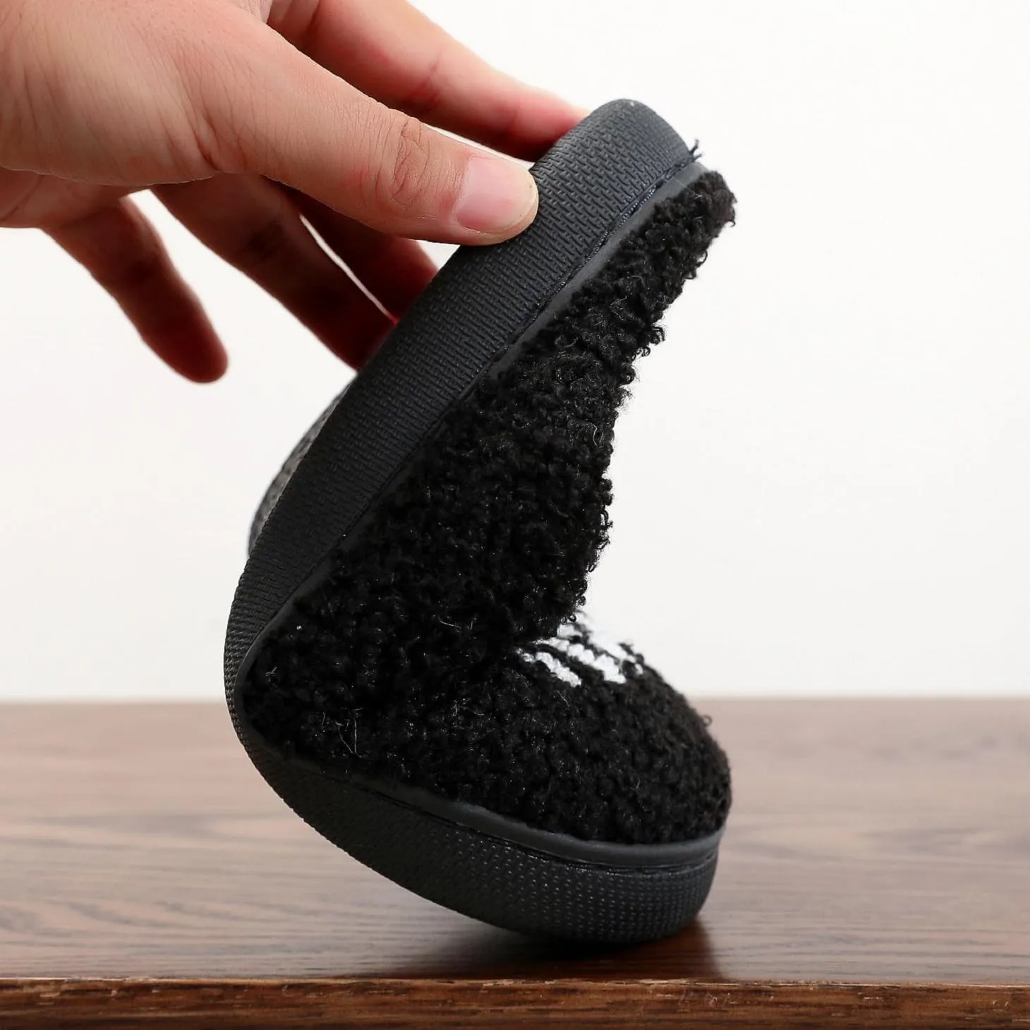 Women's and men's fluffy plush slippers, home slippers, cute warm shoes, indoor and outdoor girls' slippers, memory sponge, retro couple shoes